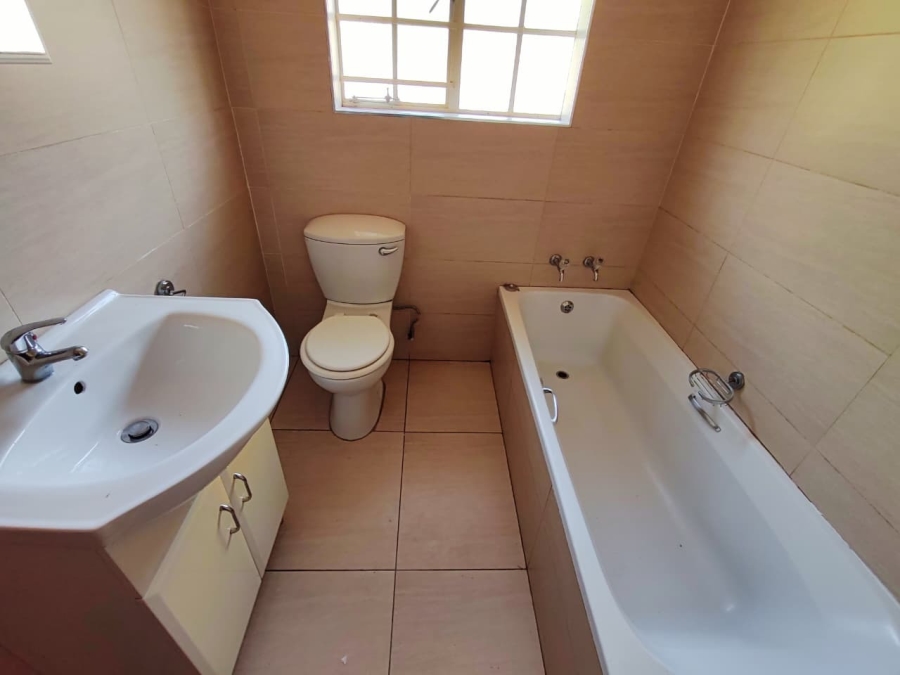 3 Bedroom Property for Sale in Kannoniers Park North West